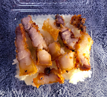 ข้าวเหนียวหมูสามชั้นทอดน้ำปลา